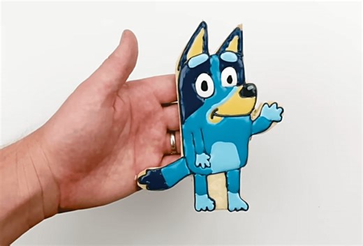 See how 9 Bluey cookies are decorated with royal icing