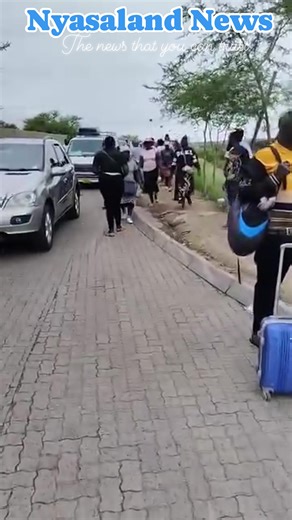 2.3K views · 41 reactions | Unyinji wa anthu omwe uli pa beitbridge boarder post kuyesesa kulowa mu South Africa munjira yovomerezeka komavsizikuthekabe. | Nyasaland News | Facebook