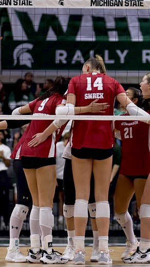 B1G Volleyball on Instagram: "Anna Smrek seals Set 1 for @badgervb 💥"