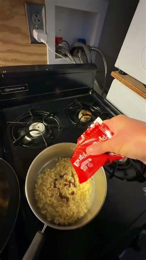 Trying Buldok Ramen for the first time #youtubeshorts #shorts #short