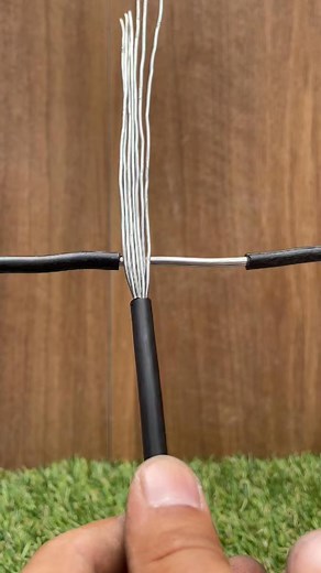 The queen of electrical splices revealed Master electrician’s technique #USA #WireSplice #ProElectric | DIY BUGS