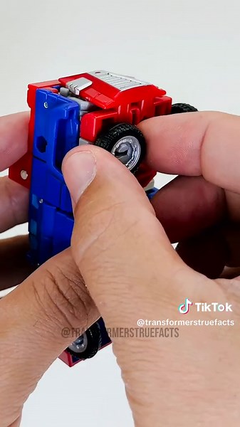 GEARS G1 Universe Legacy United #gears #transformers #transformersg1 #40yearsoftransformers #transformerstruefacts #nostalgia #actionfigures #transformerscollection #legacy #legacyunited