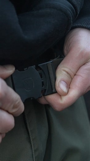 The Fox Elasticated Belt is the perfect combination of functionality and comfort 😎 Boasting a low-profile quick-release buckle and elasticated design for a firm and adaptable fit 👖 Perfect for anglers and outdoor enthusiasts alike 🏕️ | Fox International