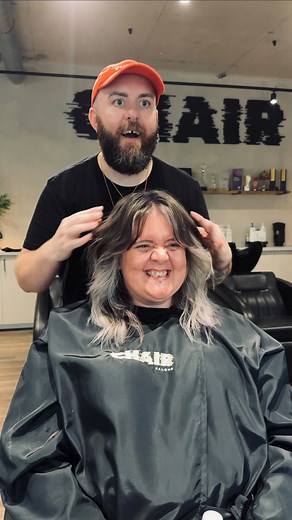 6 HOUR GREY HAIR TRANSFORMATION™️ . My lovely client drove nearly 5 hours to sit in my salon chair for a grey hair transformation… but one problem, her hair color wasn’t that grey? . But after a lengthy discussion, she decided she still wanted to go do it, so that’s exactly what we did! . We didn’t touch her natural grey hair around the hairline, but instead used an air touch technique, varying the depth of the blowout to made her hair feel natural and varied. . Hair colour formula below: GOLDWE