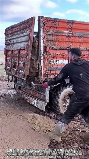 Satisfying Moment of Massive Liquid Manure Spreading #farming #farmlife #worker #process #farm
