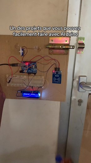 @Thinking Club Projet facile à réaliser. #malitiktok🇲🇱 #arduinoprojects #vira #robot #videoviral #vir #pispatechmali #vue #ultrasons #porteautomatique #arduino #arduinomali