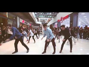 Best Christmas Flashmob | Studio VS DANCE