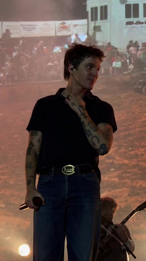 Sally performance at Primavera Barcelona — Role model sings when the wine runs out