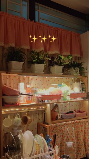 Vừa hay gắn đèn cho bếp xong thì ngoài trời đổ mưa ✨🌧️✨ #mykitchen #decor #yellowlight #myhome #chillwithtiktok #rainnynight #fybシ #myvibes #peaceful #chilling #healingjourney #savemoment #onrainydays #slowvideo