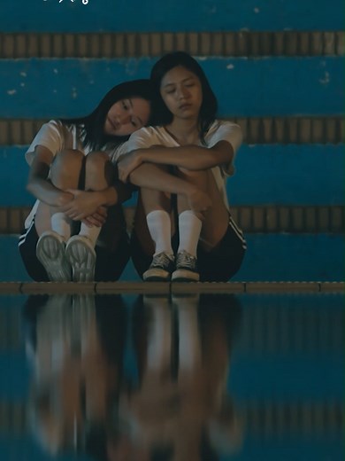 Watch this new Taiwanese GL short on GagaOOLala now 💜 “Swimming in the Dark