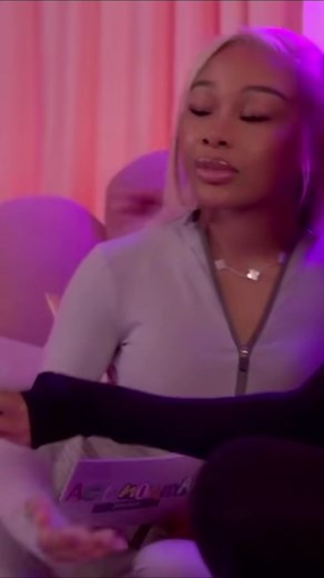 Act Normal Podcast with Dess and Jayda Wayda