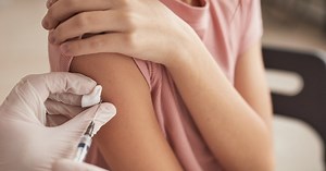 Κορονοϊός: Ανοίγει σήμερα η πλατφόρμα των ραντεβού για το νέο επικαιροποιημένο εμβόλιο  - Ποιοι μπορούν να εμβολιαστούν