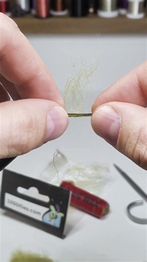 Extended Mayfly body. In-depth video on my channel! #fishing #flytying #renomed #1000flies