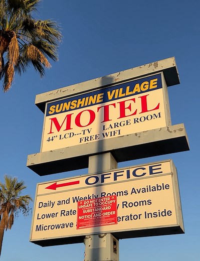 Today, #SantaAnaPD working with Code Enforcement, conducted an operation at the Sunshine Village Motel on E. First Street🔹 10 individuals were arrested for various offenses🔹 The property was red-tagged for safety violations🔹 The motel has been boarded up and inoperable This joint effort helps keep our neighborhoods safe and improves quality of life for nearby residents and businesses 🙌🏽 | Santa Ana Police Department