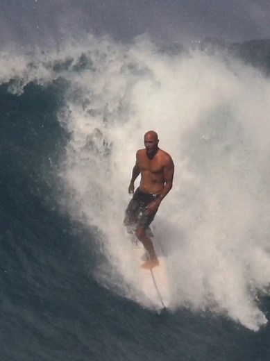 📼 KELLY #KellySlater #Surfing #NobodySurf #goat #Hawaii