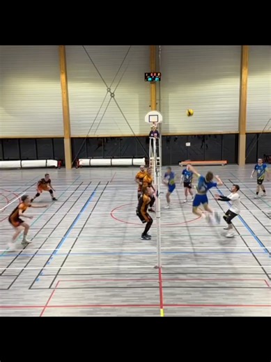 On prépare la commande de Maromme 🤓 #cestdelhumourarrêtezderager #commandedeboulesdemammouth #volley #volleyball #insolent