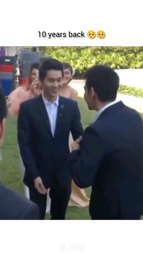 ⁣♛𝕭𝕷 𝕽𝖔𝖔𝖒♛ on Instagram: "Love wins 🏳️‍🌈👨🏻‍❤️‍👨🏻 . . . . . . . . . . #porscharm #lgbtq #lovehasnogender"