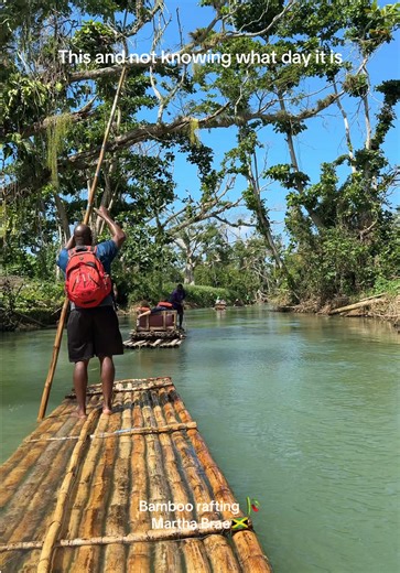 Je peux cocher ça de ma bucket list📋 #bamboorafting #jamaica #marthabraeriver #bucketlist #travel