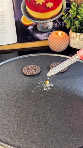 Making popcorn with Oreo 🍿🍪 #asmr #satisfying #foodasmr #creatorsearchinsights #asmrsound