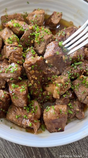Vince Vasquez on Instagram: "Buttery and garlicky beef salpicao has become one of my favorite Filipino dishes to make since coming back from the Philippines. Infused with a ton of garlic, this beef dish cooks fast and has become a favorite for the entire family. Served along with some sautéed veggies or with rice you can take a steak dinner for one and feed the whole family! 1.5 lb beef ribeye cubed, room temp 10-12 cloves garlic minced 5 tbsp Worcestershire sauce 2-3 tbsp butter 1-2 tbsp oyster