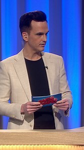 20K views · 182 reactions | Hvað heitir borgarstjóri Reykjavíkur?  Þú getur horft á öll atriðin úr Áramótaskaupinu 2025 hér: https://www.ruv.is/sjonvarp/spila/aramotaskaup/37619/b6od1h | RÚV | Facebook