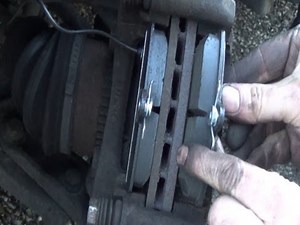 Front brake pads replacement - Removal and refitting step by step