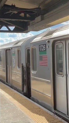 R62A 6 trains express to Brooklyn Bridge leaving Parkchester-East 177 street.