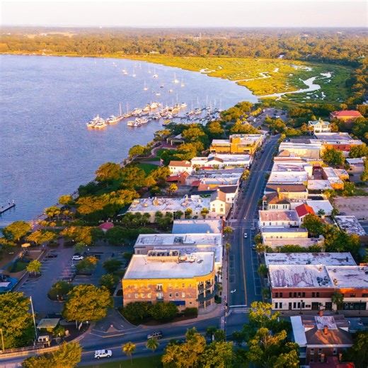 Check out the local-approved, top 50 things to do 😍 while you're in the Lowcountry! From tours, to outdoor activities, unique attractions & so much more! Supported by @discover_sc | Visit Beaufort, Port Royal, and Sea Islands of SC