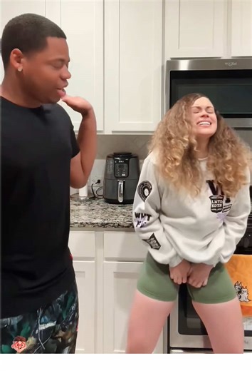 Itch prank #itchpran #fyp #prank #boyfriends