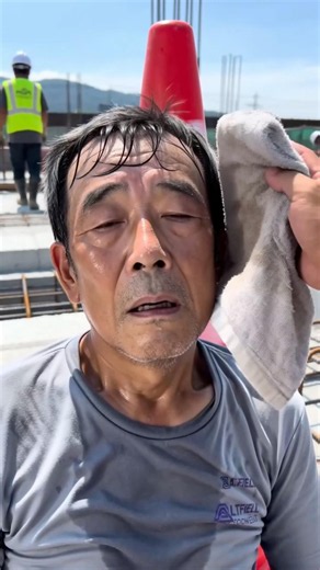 真夏の工事現場、暑さで動きが止まりそうな日。空調服は猛暑に効果がありますか？エヴァンゲリオンの36Vファン付きベストなら、見た目も風もインパクト強め。下からチェック👇