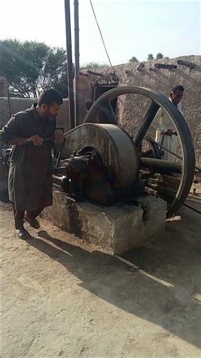 Huge Start Up Short Video Old Black Desi Engine // Old Black Desi Engine Starting