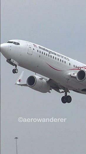 MALAYSIA AIRLINES B737-800 takeoff at Kuala Lumpur Airport #shorts #aviation #b737 #takeoff #plane