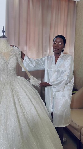 Eleito o melhor atelier de vestidos de noivas em Angola 🇦🇴 Wedding ❤️2023 Bride 👰🏽‍♀️ @celmadaniel21 Vestido Véu Acessórios by @inesnoivas Vídeo by @excellent_fotos Você sonha, nós superamos 🥰😍🙌🏾 | Inês Noivas