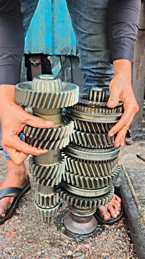 Nasir Khan | 9 speed gear box Eaton #reels #reelsvibeo #repairing | Instagram