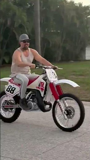 Vintage 2 STROKE YZ250 wide open