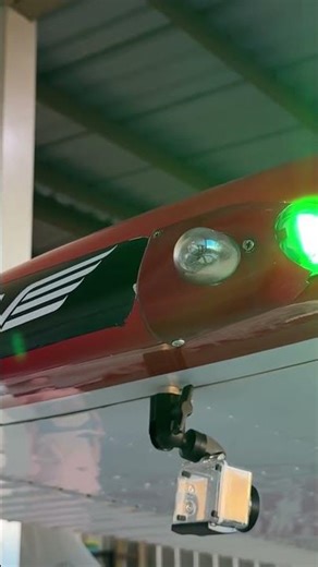 Checking the lights on a Cessna 172 #preflight #cessna