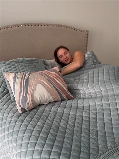 Comfort that meets you where you are. 💧 The Mediflow Water Pillow adjusts to your unique needs - so you can sleep deeper, wake easier, and feel better. #Mediflow #WaterPillow #ComfortThatLasts #BetterSleepStartsHere #NeckSupport