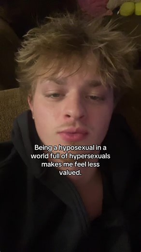 Purpledot47 (@smockingcatplss)’s video of hyper