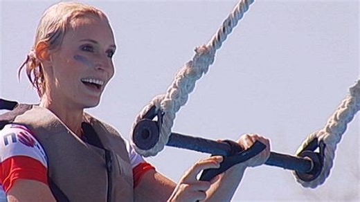 VIDEO: Tohle jsou nejlepší pády krásné missky Báry Kolářové z Wipeoutu | Super.cz | Stream