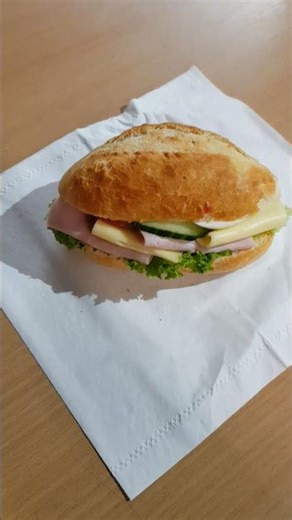 Belegtes Brötchen #short #shorts #viral #essen #usingen #frühstück #lecker #backen #food