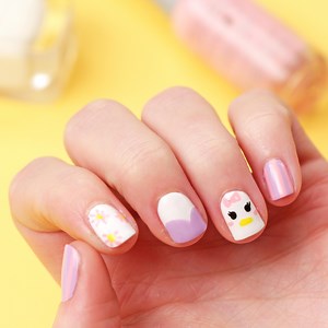 251K views · 310 reactions | Give your nails a springtime makeover with this sweet Daisy Duck nail art tutorial: | Disney Style | Facebook