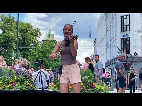 Fix You – Violin on the Street | Kirsti Hille