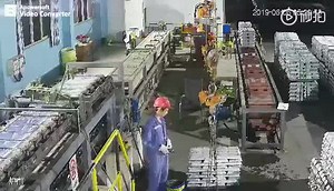 Worker Stand At Wrong Side Got Crushed By Block