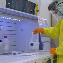 Video: Rendering SiO2/Si Surfaces Omniphobic by Carving Gas-Entrapping Microtextures Comprising Reentrant and Doubly Reentrant Cavities or Pillars