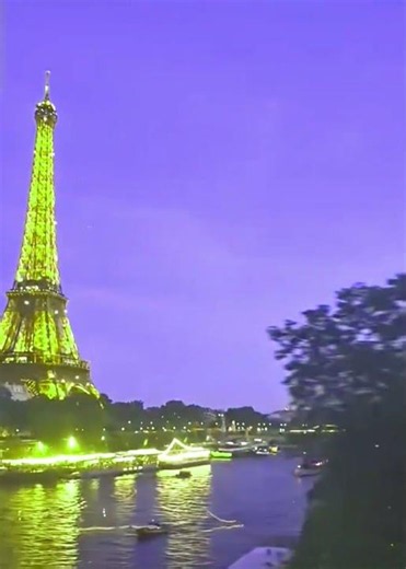 “A Beautiful Night in Paris 🇫🇷 | Eiffel Tower Shining Bright”
