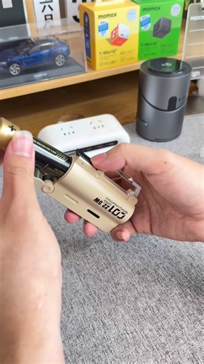 This is what outdoor travel should have on your backpack. It has a power bank with replaceable batteries. Avoid power anxiety when going out. Bring a few more batteries to get it done #CanGoOnTheFlight #PowerBank #ReplaceBatteryPowerBank #DigitalTech #MobilePower | Tech way