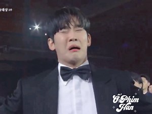 49K views · 2.2K reactions | Kim Soo Hyun làm biểu cảm aegyo của Baek Hyun Woo trong lễ trao giải Baeksang  | Ổ Phim Hàn | Facebook