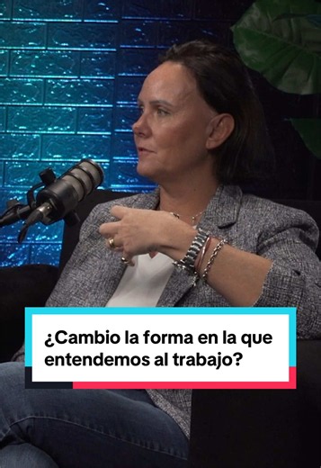 ¿CAMBIÓ LA FORMA EN LA QUE ENTENDEMOS EL TRABAJO? 💼🤔 Hace 30 o 35 años, el sueño era claro, hacer carrera en una empresa. Entrar como joven profesional, crecer y, con suerte, llegar a director, CEO o presidente de la compañía. Y las empresas también proponían algo distinto. Te formaban, te daban cursos, inglés, habilidades blandas y hasta te acompañaban en distintos momentos de tu vida. Hoy todo cambió muchísimo. Hay nuevas formas de trabajar, gente que prioriza otras cosas y carreras menos li