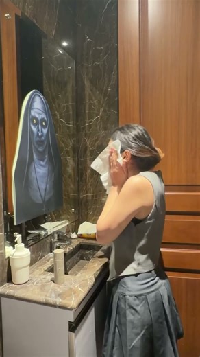 Devil mirror prank 🤣