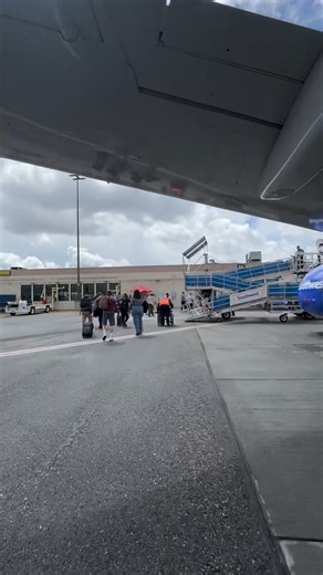 33K views · 223 reactions | POV: You just landed at Southern California’s most convenient airport. ❤️ #hollywoodburbankairport | Hollywood Burbank Airport - BUR | Facebook